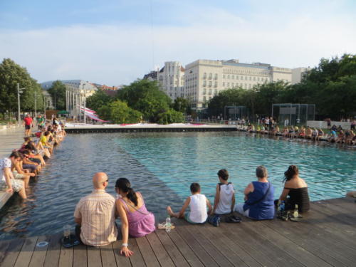 Gente disfrutando del verano, Budapest