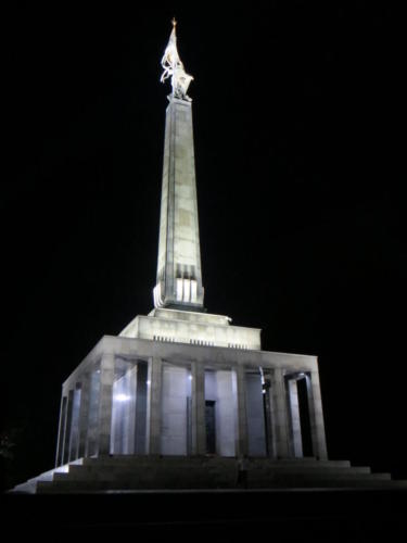 Monumento Slavin, Bratislava