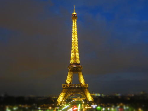 La Torre Eiffel de noche, París