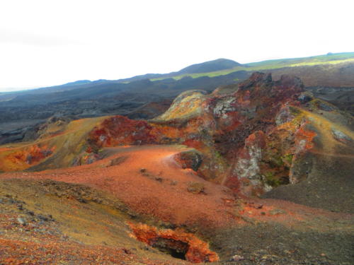 Formación volcánica colorida, Isla Isabela, Galápagos