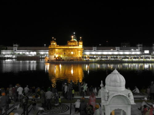 Templo Dorado de noche, Amritsar