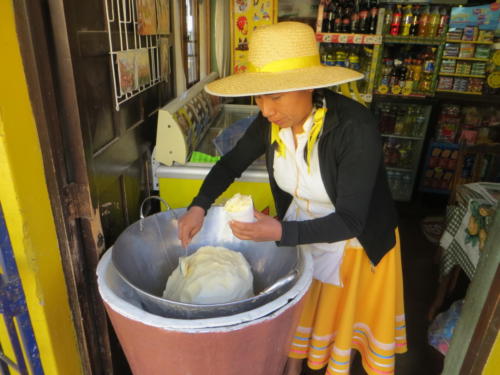 Sirviendo queso helado, Arequipa