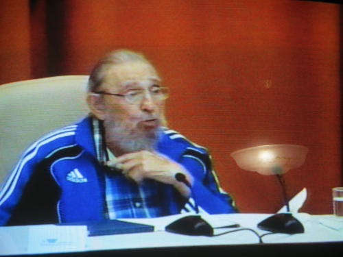 Fidel Castro en televisión en vivo hablando con el congreso