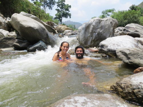 Nanando en el río Binsar, Mangalatha