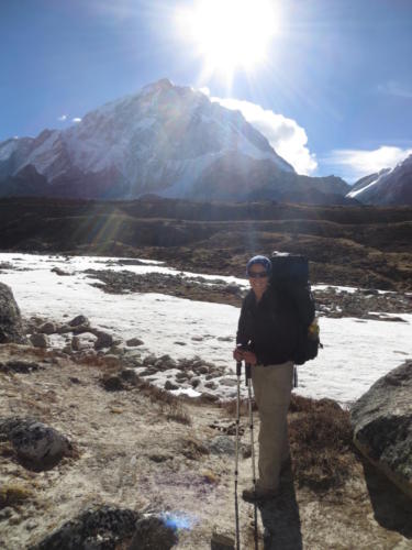 Amanecer en el sendero hacia el Campamento Base del Everest