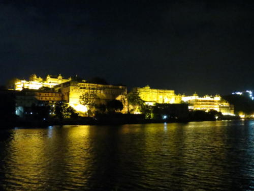 Palacio de la Ciudad de Udaipur de noche
