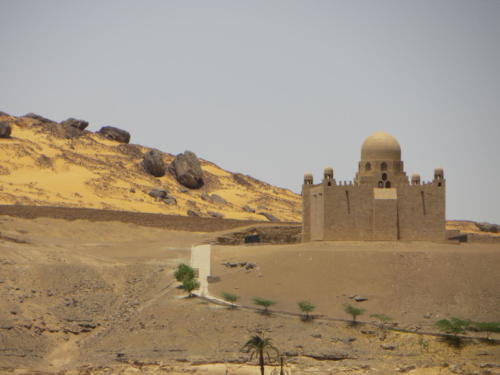 Mausoleo Aga Khan en el desierto de Aswan
