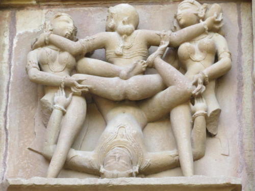 Figura tallada en un templo "kamasutra", Khajuraho