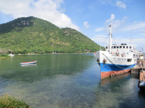 Barco Ilala hacia la Isla Likoma en el lago Malawi