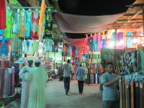 Mercado Aswan Souq de noche