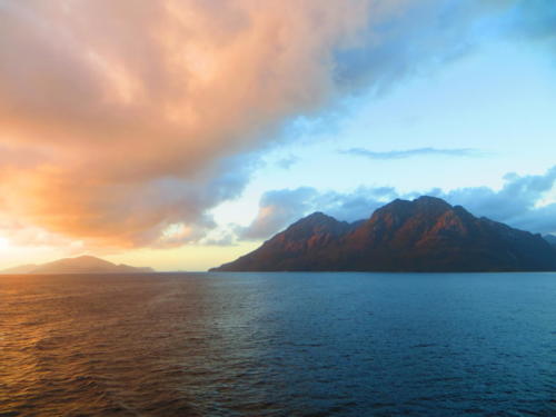 Navegando por los fiordos chilenos